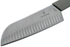 Victorinox Swiss Modern Santoku, Vert Olive -Les Couteaux Soldes VT6 9056 17K6B 03 victorinox scaled