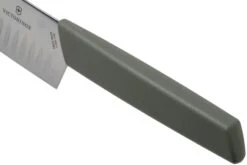 Victorinox Swiss Modern Santoku, Vert Olive -Les Couteaux Soldes VT6 9056 17K6B 05 victorinox scaled