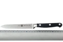 Zwilling - Professional « S » Couteau Universel 13 Cm 7 Zwilling - Professional « S » Couteau Universel 13 Cm -Les Couteaux Soldes ZW31025 130 04 zwilling professionals 31025 130 worstmes d4