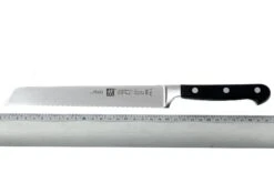 Zwilling - Professional « S » Couteau à Pain 20 Cm -Les Couteaux Soldes ZW31026 200 04 zwilling professional s 31026 200 broodmes d4
