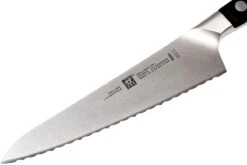 Zwilling Pro Couteau De Chef à Bord Dentelé 14cm, 38425-141 -Les Couteaux Soldes ZW38425 141 03 zwilling pro zw38425 141 03
